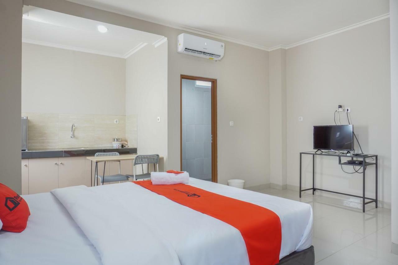 Residences By Reddoorz Near Mt Haryono - Minimum Stay 7 Days Jakarta Exterior foto