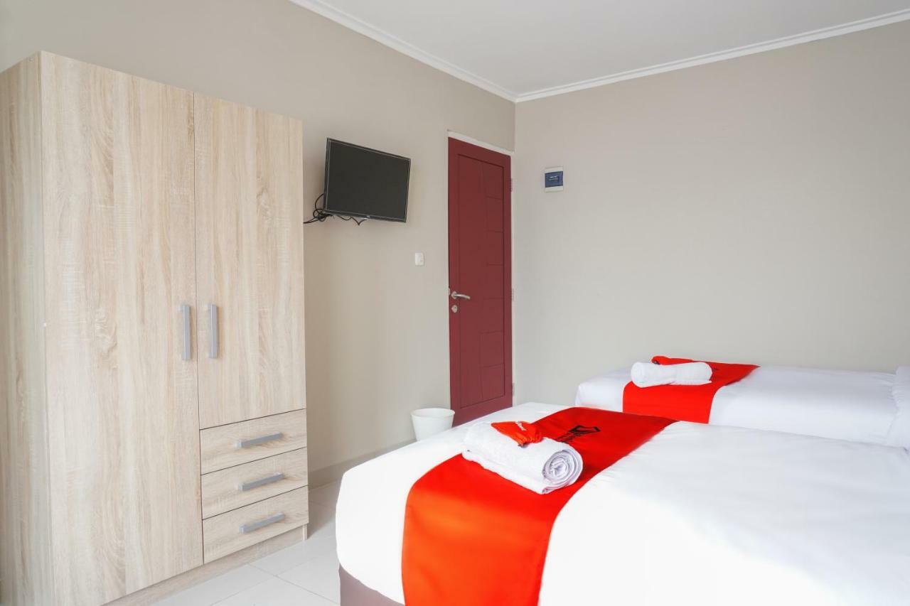 Residences By Reddoorz Near Mt Haryono - Minimum Stay 7 Days Jakarta Exterior foto